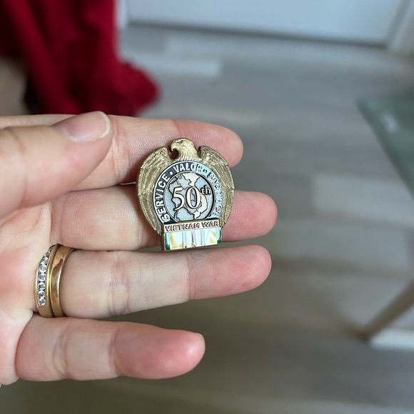 4/$100 Vietnam War 50th Anniversary Pin 📌 - Picture 5 of 9